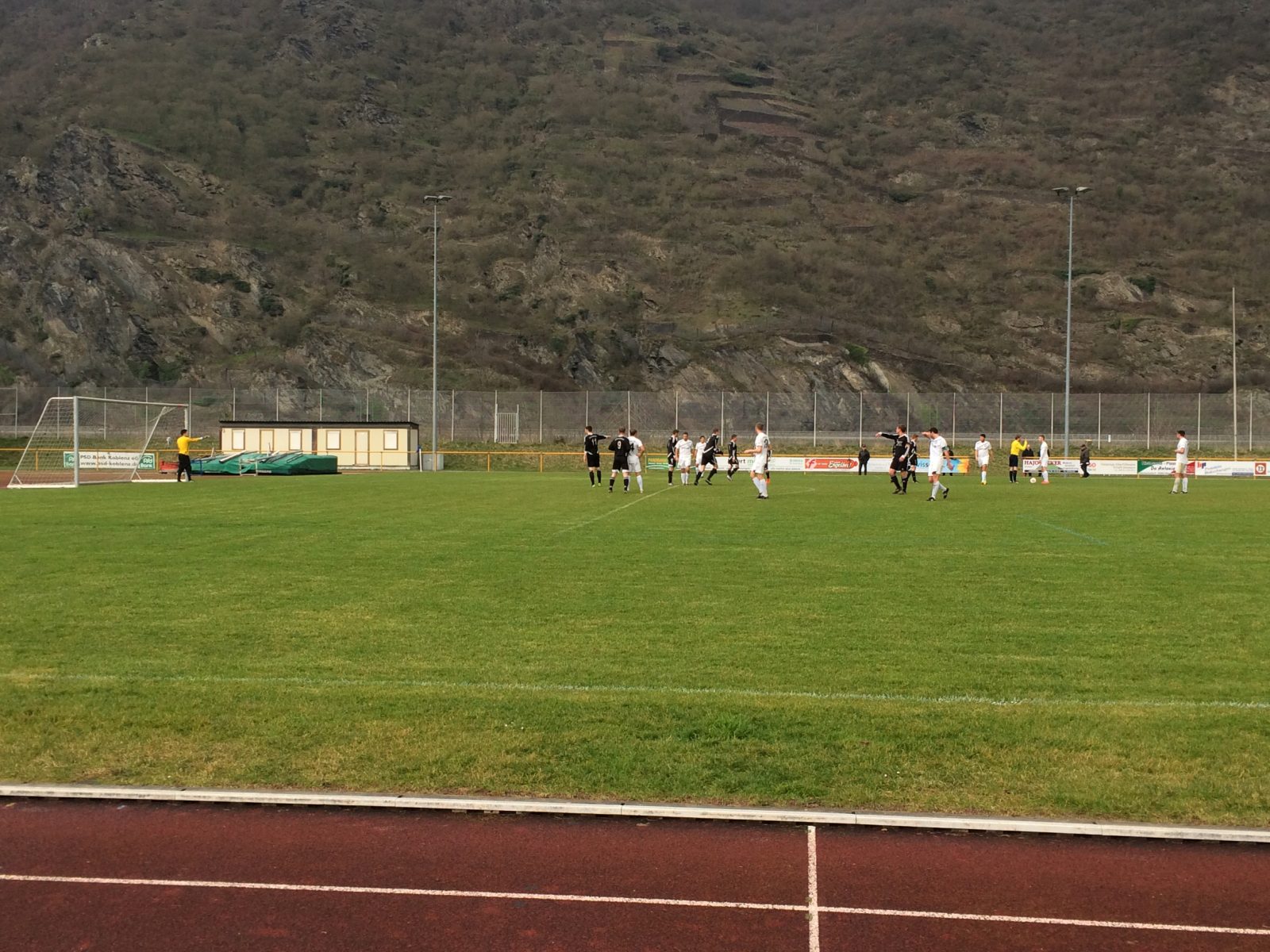 Seniorenfußballer mit Sieg und Niederlage